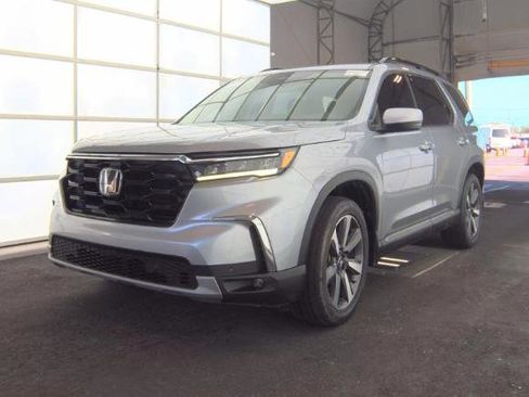 Used 2024 Honda Pilot Touring image 1