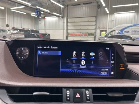 Used 2019 Lexus ES 350 image 18