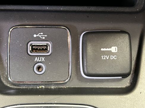 Used 2019 Jeep Cherokee Limited w/ Luxury Group AWD/4WD image 29