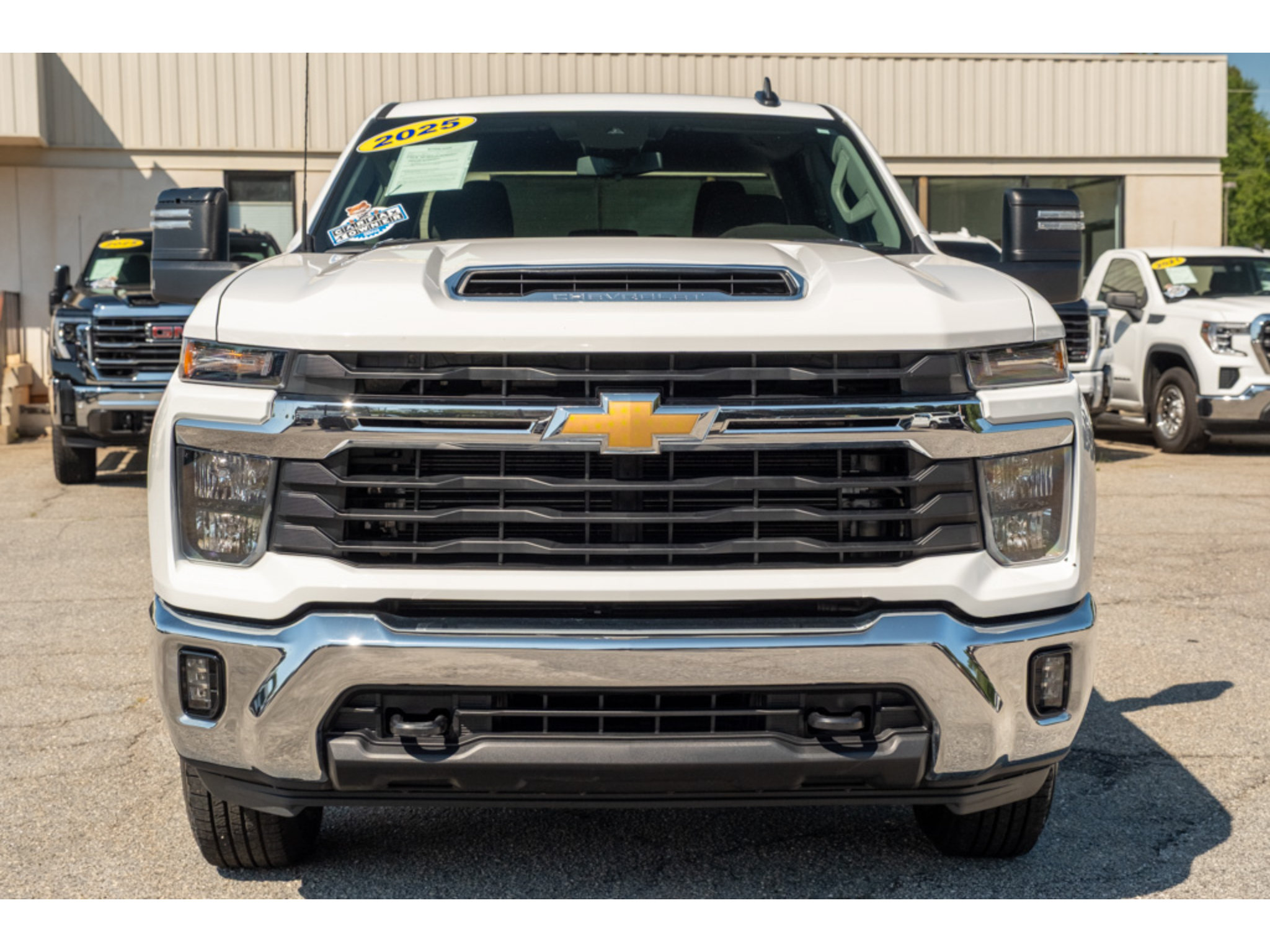 Used 2025 Chevrolet Silverado 2500 LT w/ Convenience Package AWD/4WD image 3
