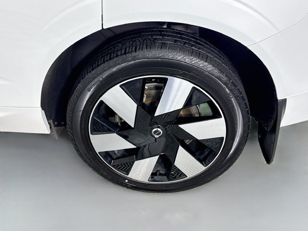 Used 2024 Volvo XC60 T8 Plus w/ Climate Package AWD/4WD image 25