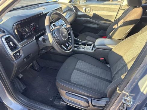 Used 2022 Kia Sorento LX image 10