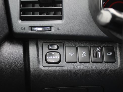 Used 2013 Toyota Highlander SE AWD/4WD image 28