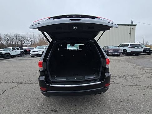 Used 2018 Jeep Grand Cherokee Limited image 19