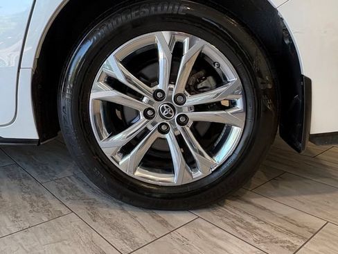 Used 2024 Toyota Sienna Platinum AWD/4WD image 8