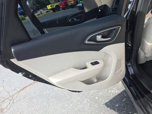 Used 2016 Chrysler 200 Limited FWD image 28