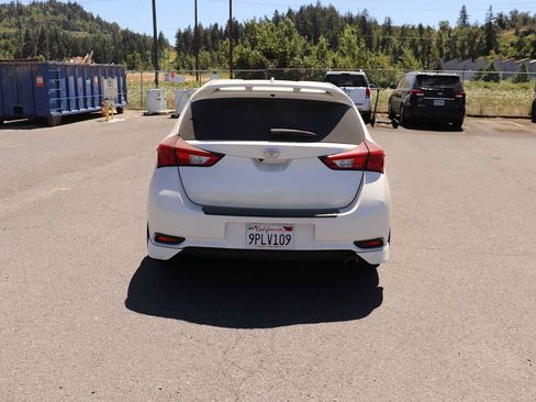 Used 2018 Toyota Corolla iM w/ Carpet Mat Package (TMS) FWD image 6