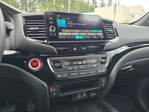 Certified 2024 Honda Ridgeline Black Edition image 19