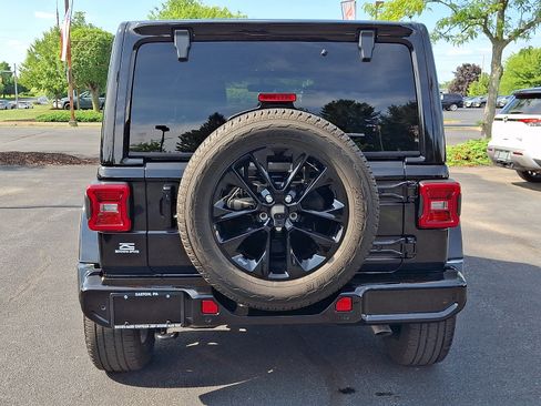 Certified 2022 Jeep Wrangler Unlimited Sahara AWD/4WD image 5