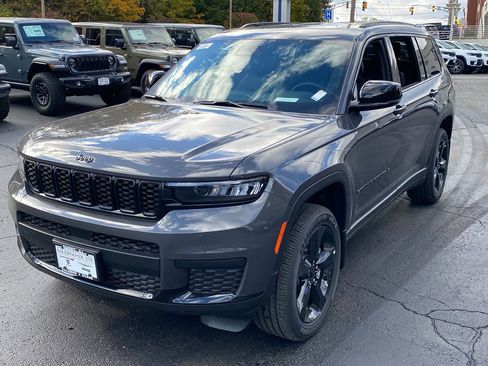 New 2025 Jeep Grand Cherokee L Altitude image 3