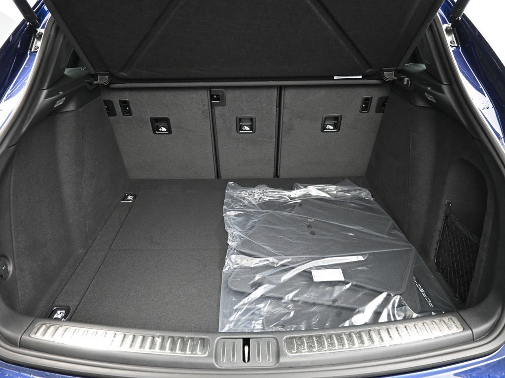 Certified 2025 Porsche Macan AWD/4WD image 24