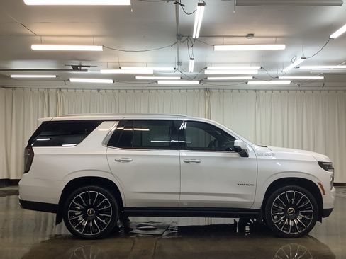 Used 2025 Chevrolet Tahoe High Country AWD/4WD image 5