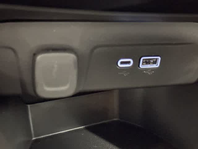 Used 2025 Chevrolet Trax LT w/ LT Convenience Package FWD image 25