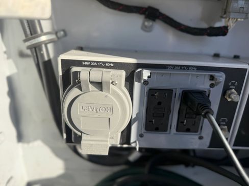 Used 2018 Mercedes-Benz Sprinter 3500 image 28