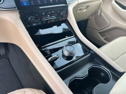 New 2025 Jeep Grand Cherokee Limited w/ Luxury Tech Group II AWD/4WD image 26