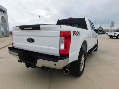 Used 2019 Ford F250 Lariat w/ Chrome Package image 6