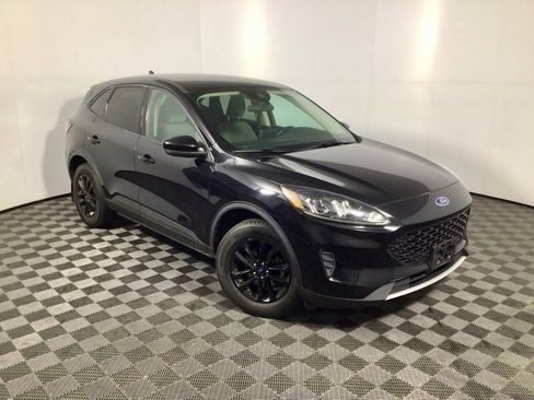 Used 2020 Ford Escape SE Sport image 3