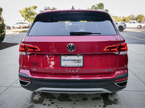 Used 2024 Volkswagen Taos SE w/ Panoramic Sunroof Package image 9