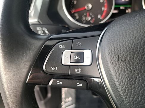 Used 2020 Volkswagen Tiguan SE image 18