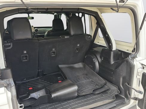 Used 2022 Jeep Wrangler Unlimited Sahara AWD/4WD image 35