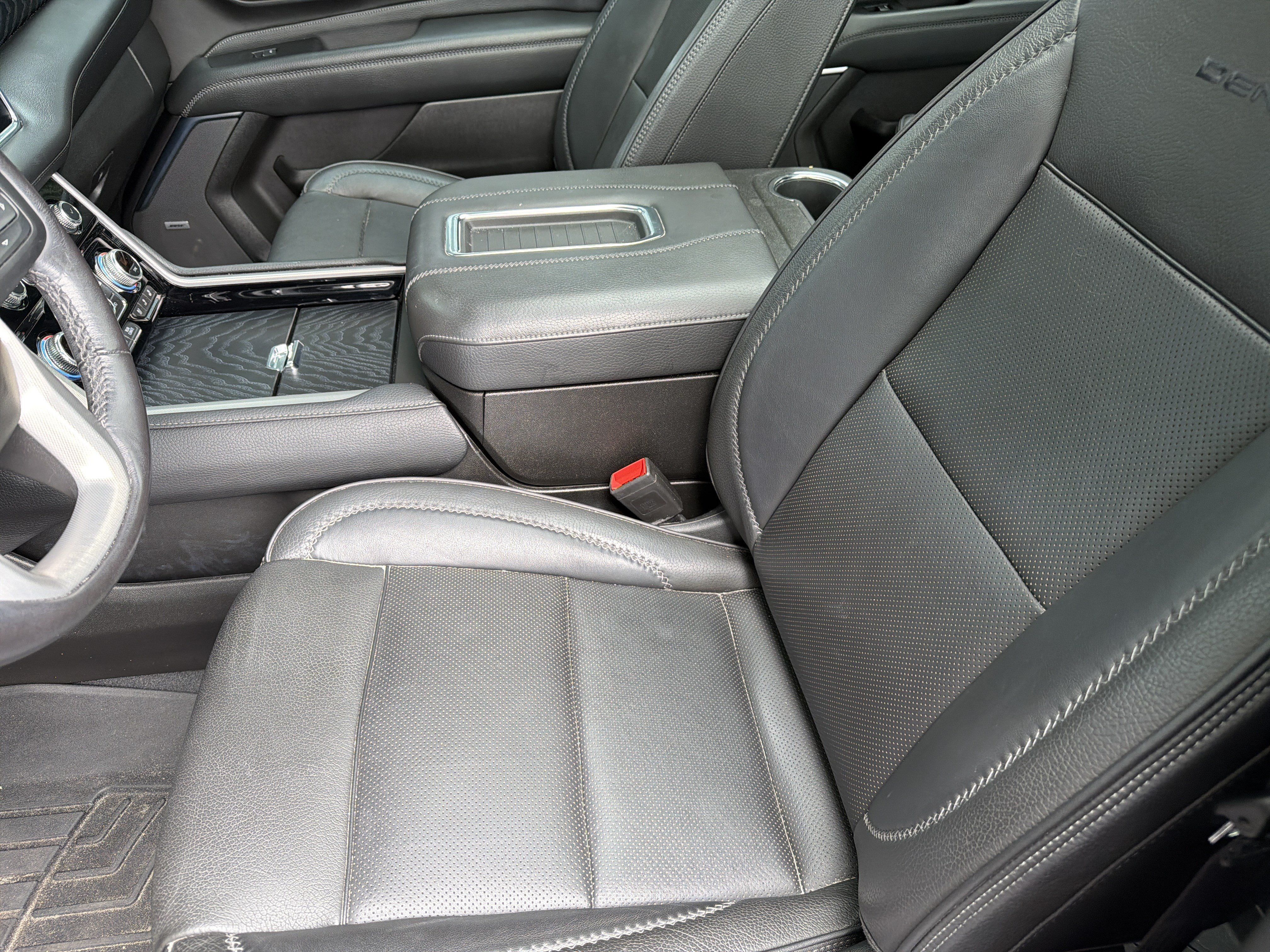 Used 2022 GMC Yukon Denali RWD image 16