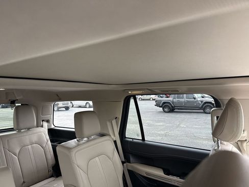 Used 2023 Ford Expedition Limited image 14