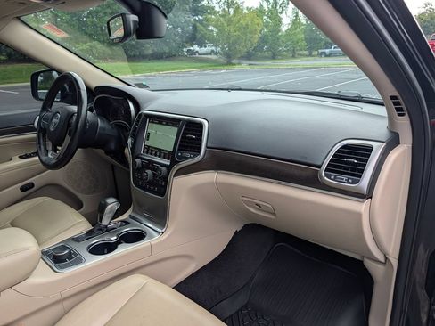 Used 2018 Jeep Grand Cherokee Limited AWD/4WD image 11