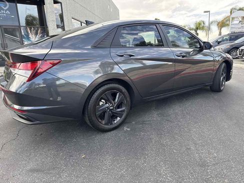 Used 2022 Hyundai Elantra SEL image 4