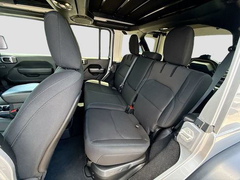 Used 2021 Jeep Wrangler Unlimited Rubicon 4xe w/ Cold Weather Group AWD/4WD image 27