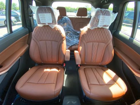 New 2027 BMW X7 xDrive40i w/ Executive Package AWD/4WD image 8