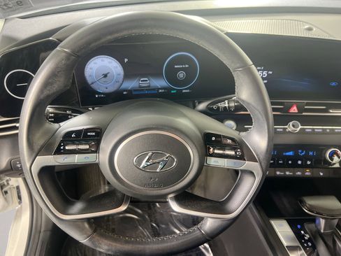 Used 2023 Hyundai Elantra SEL w/ Convenience Package image 11