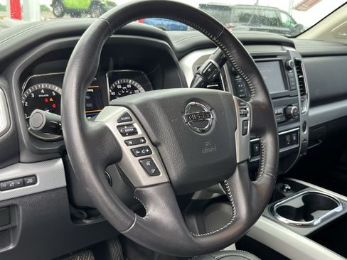 Used 2019 Nissan Titan PRO-4X w/ Pro-4x Convenience Package AWD/4WD image 25