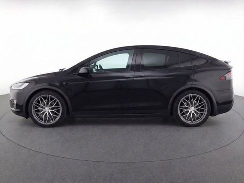 Used 2022 Tesla Model X Plaid image 7