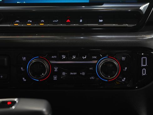 Used 2025 Chevrolet Silverado 1500 High Country image 15