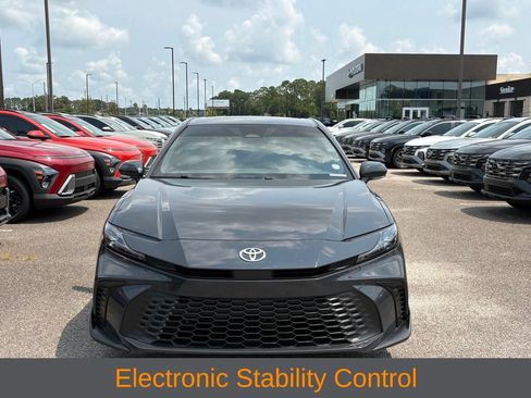Used 2025 Toyota Camry SE FWD image 8