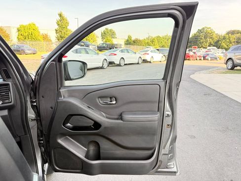 Used 2023 Nissan Frontier SV w/ Midnight Edition Package RWD image 23