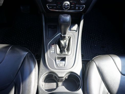 Used 2019 Jeep Cherokee Latitude Plus w/ Comfort/Convenience Group image 23