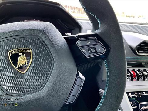 Used 2022 Lamborghini Huracan STO image 18