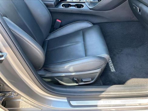 Used 2025 Genesis G70 2.5T AWD/4WD image 36