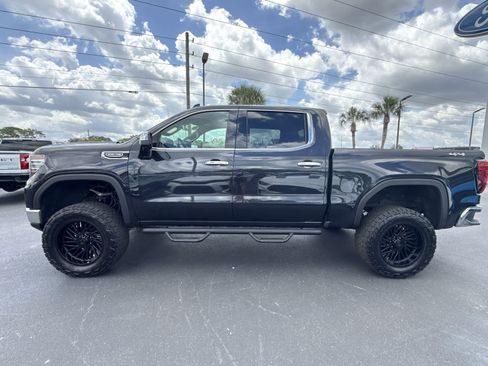 Used 2025 GMC Sierra 1500 SLT AWD/4WD image 6