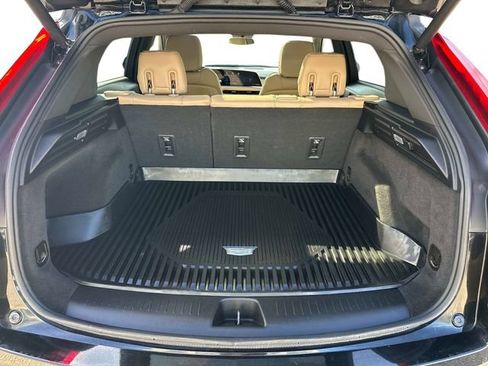 Used 2024 Cadillac XT4 Luxury w/ Cold Weather Package AWD/4WD image 9