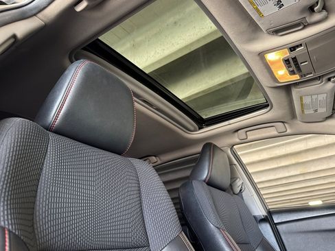 Used 2017 Toyota Camry SE w/ Moonroof Package FWD image 25