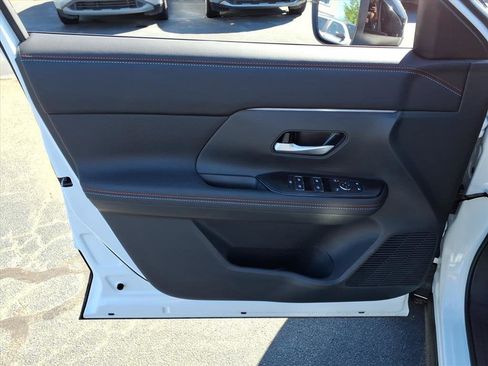 New 2026 Nissan Kicks SR w/ Cold Weather Package image 7