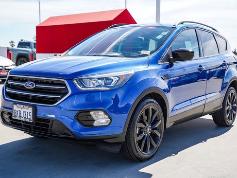 Used 2019 Ford Escape SE image 3