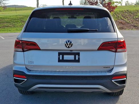 Used 2023 Volkswagen Taos SE w/ Panoramic Sunroof Package AWD/4WD image 7