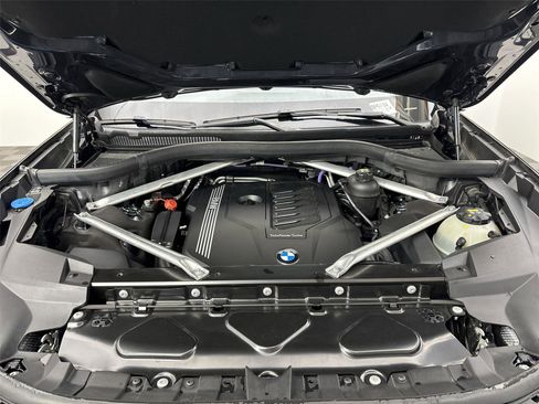 Used 2022 BMW X7 xDrive40i w/ M Sport Package AWD/4WD image 20