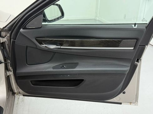 Used 2015 BMW 740Li xDrive image 21
