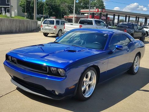 Used 2012 Dodge Challenger R/T RWD image 9