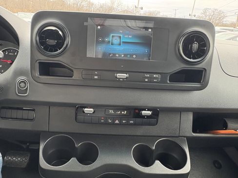 Used 2023 Mercedes-Benz Sprinter 3500 image 15