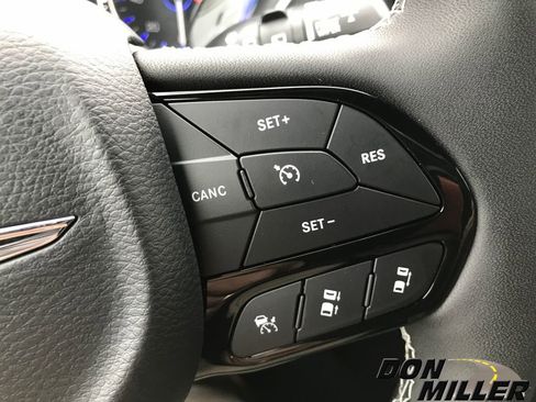 New 2026 Chrysler Pacifica Select w/ S Appearance Package image 19